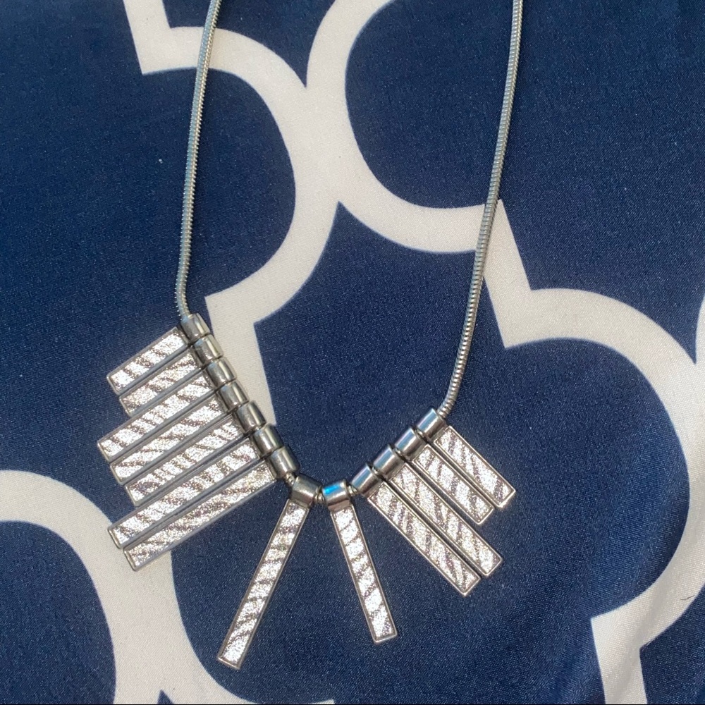 Statement fashion necklace